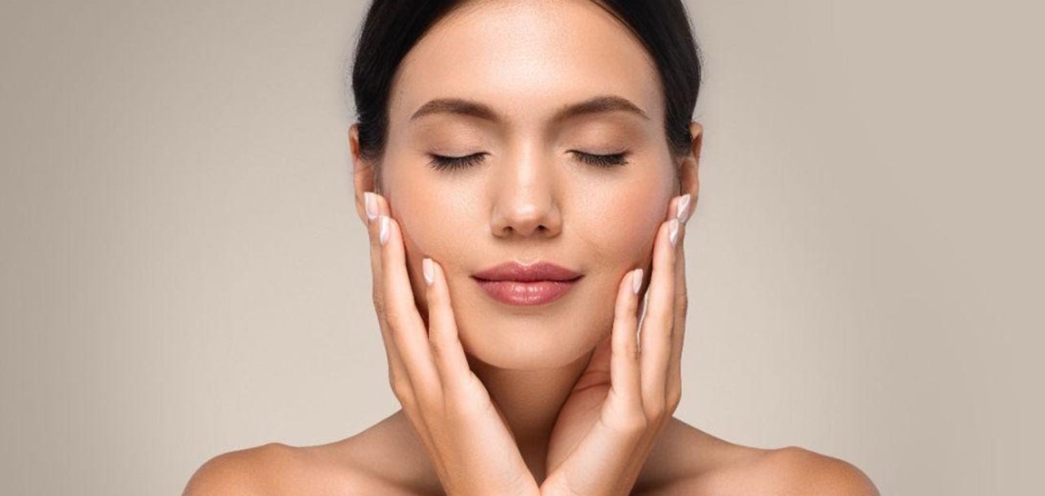 How to Make Your Skin Glowing Naturally at Home